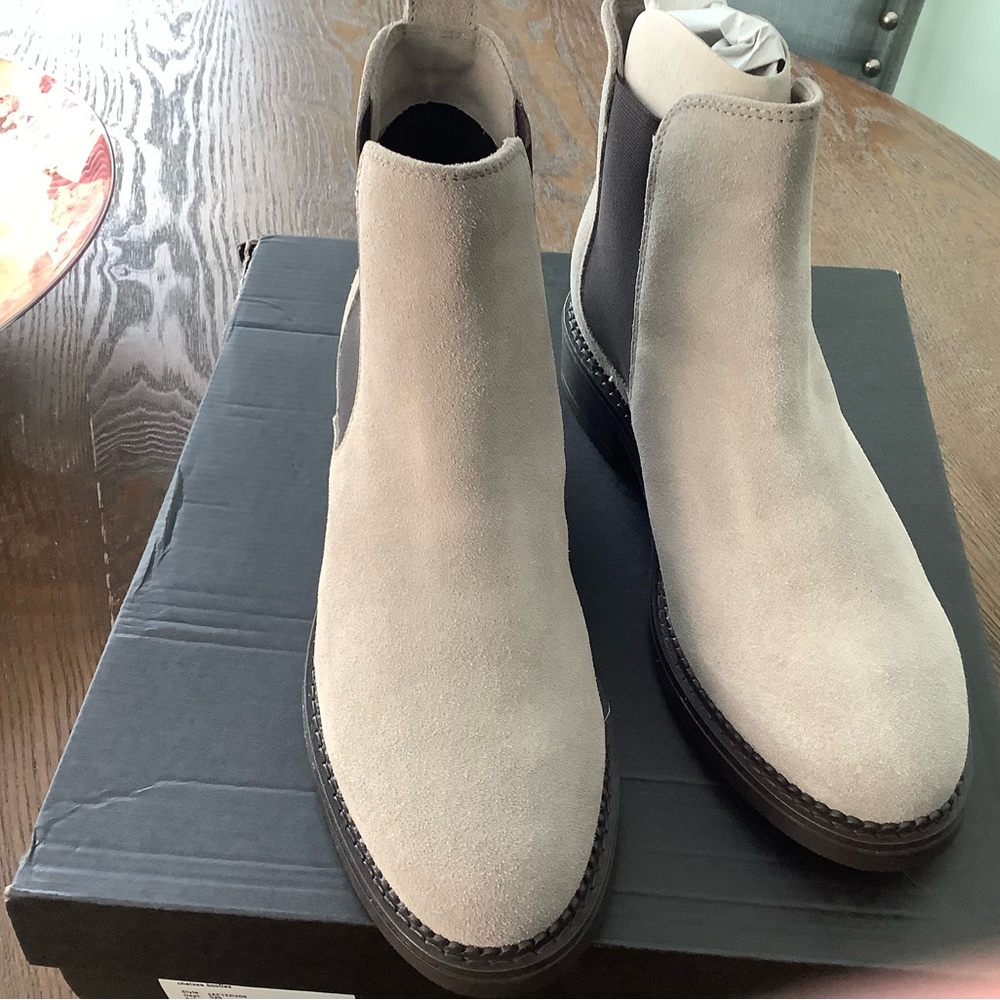 Ladies Chelsea Boots in Light Taupe Suede